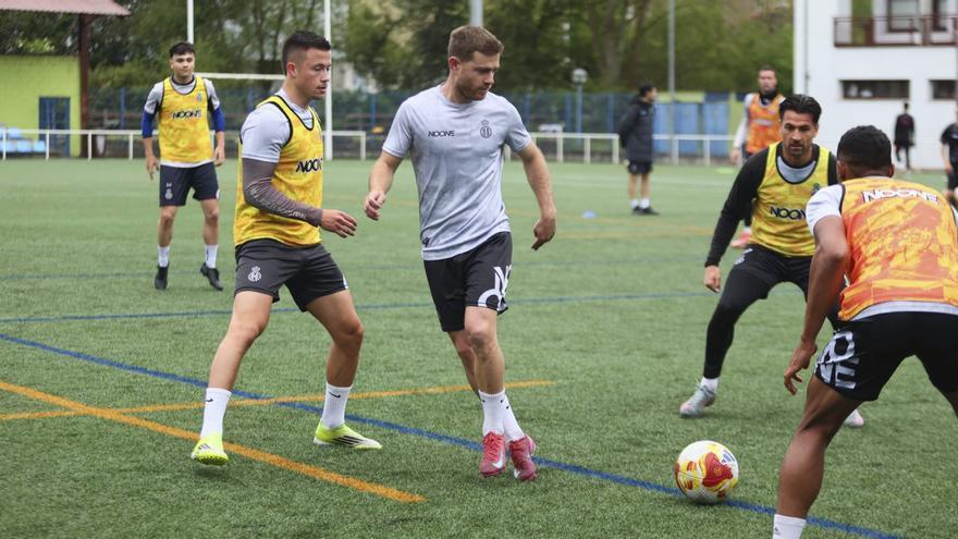 Avilés vs Unionistas: Survival Battle Meets Play-off Ambitions in Primera Federación