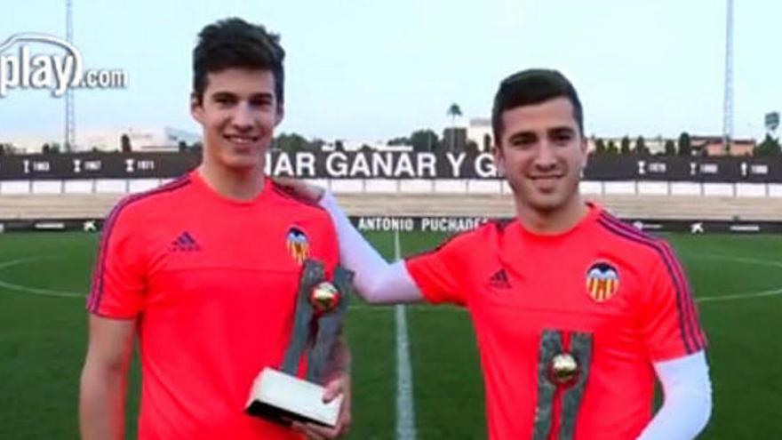 Gayà y Santi Mina recogen el premio de &#039;Fútbol Draft&#039;