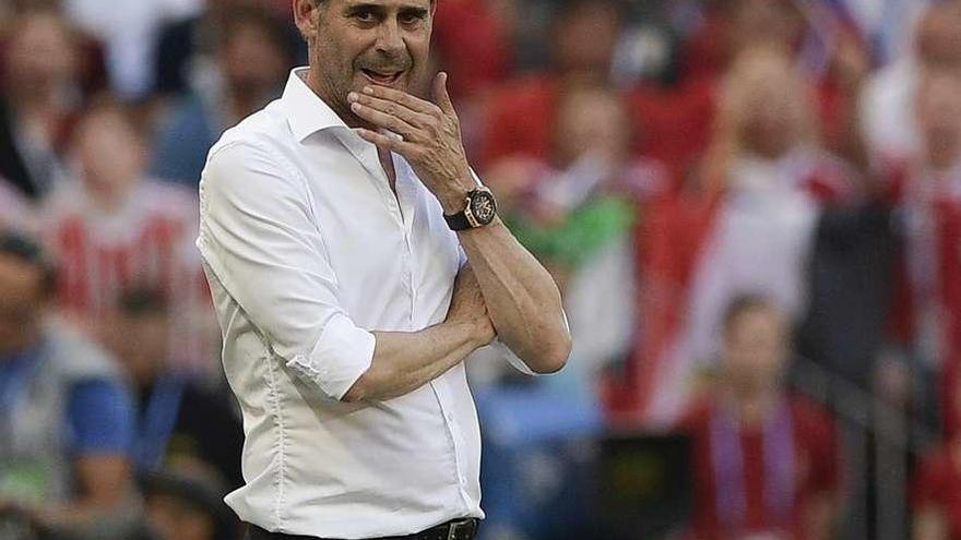 Fernando Hierro, durante un partido de España en el Mundial de Rusia. // Juan Mabromata