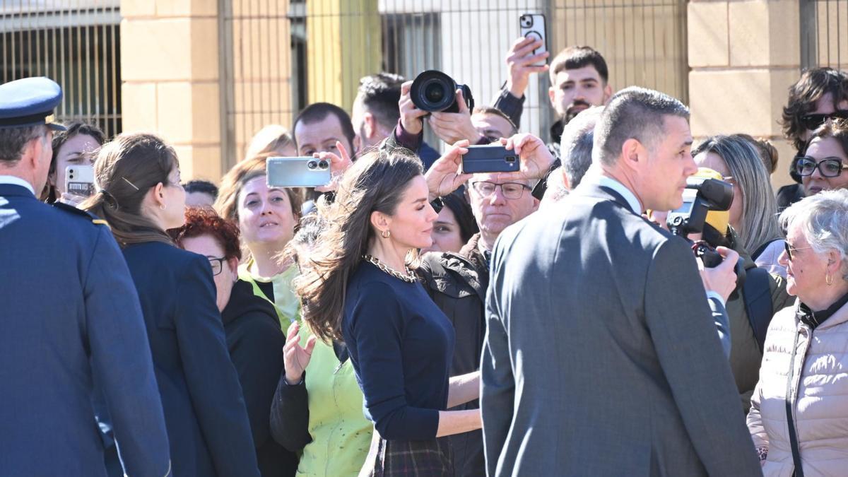 La reina Letizia visita la fábrica de la firma de calzado Pedro García en Elda