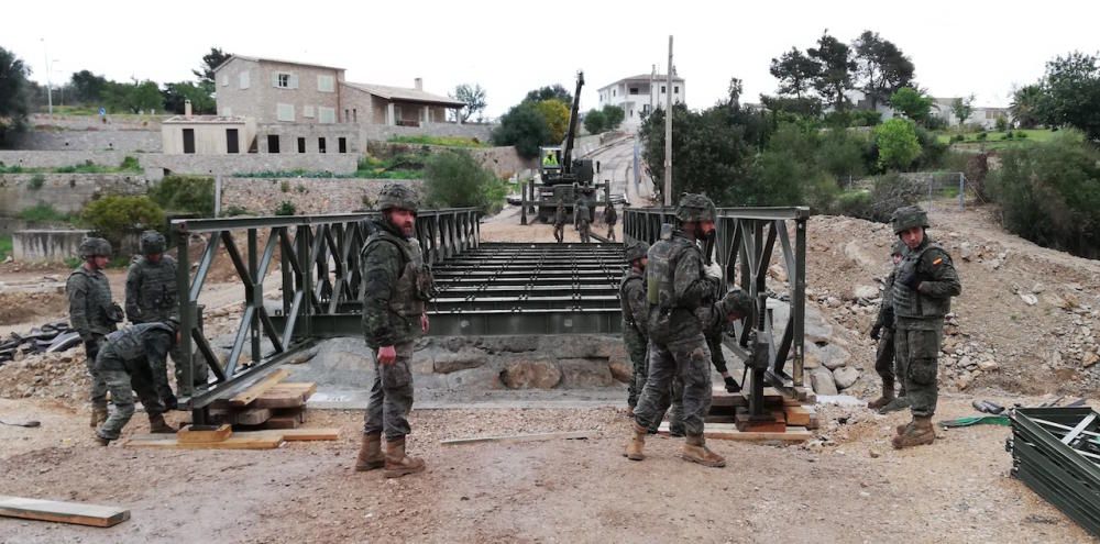 El Ejército inicia el desmontaje del puente provisional de Artà