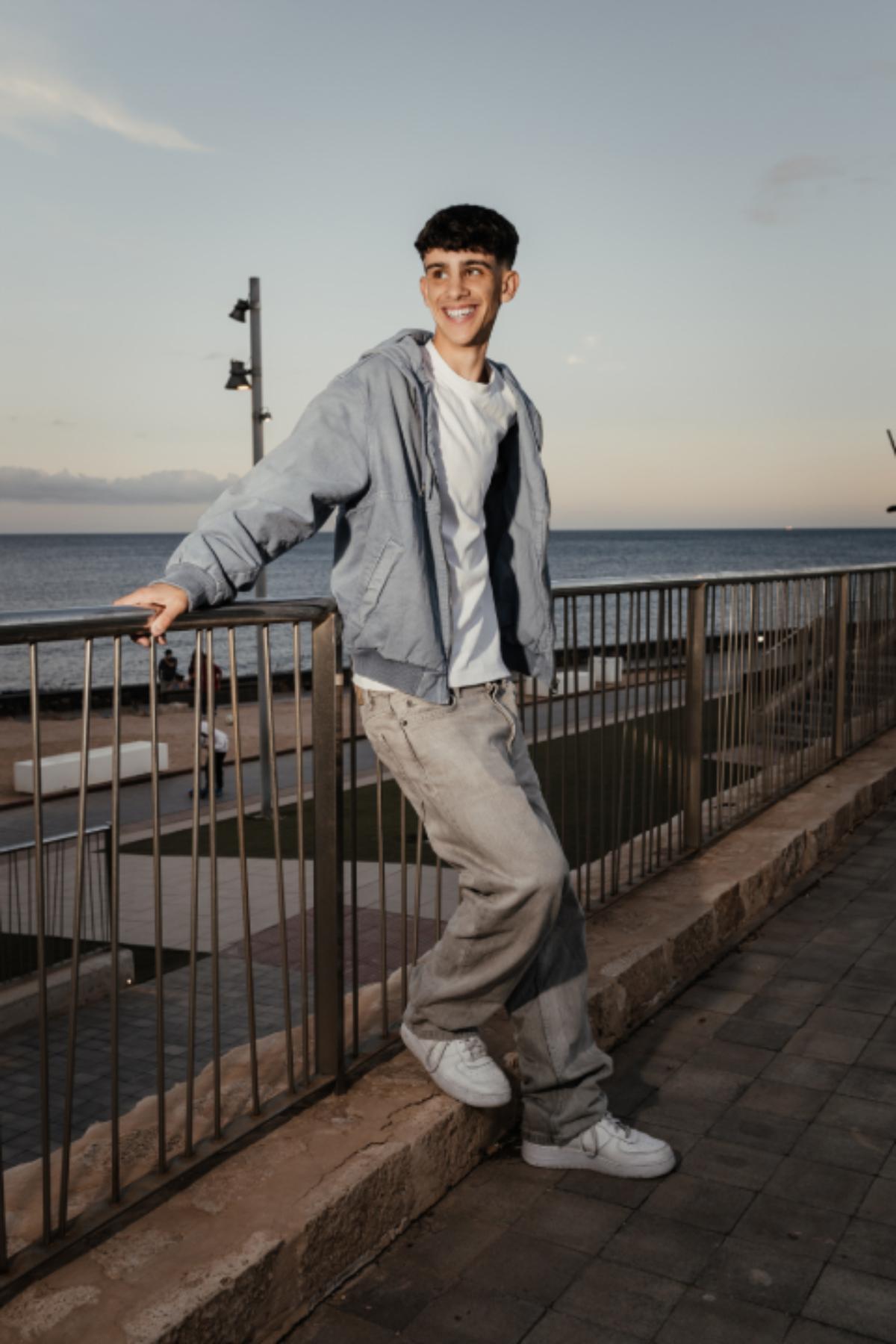 El mago Raúl Peña Sosa en Puerto del Rosario, capital de su adorada Fuerteventura.