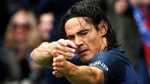 Cavani festeja un gol con el París SG.