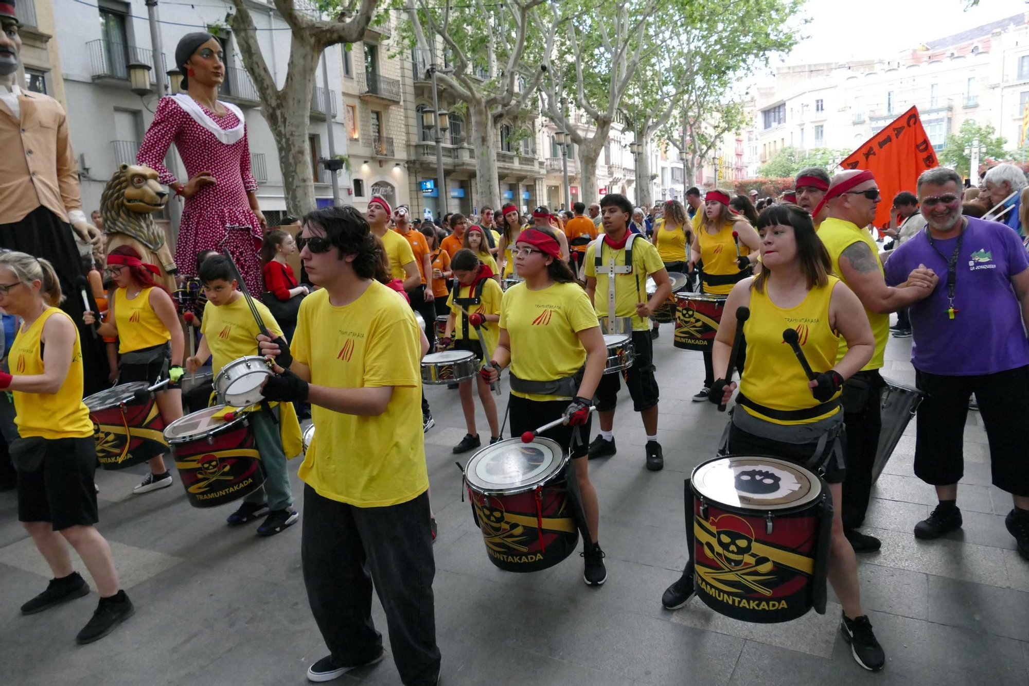 La Tramuntakada Festival Figueres recorre diferents carrers del rovell de l'ou