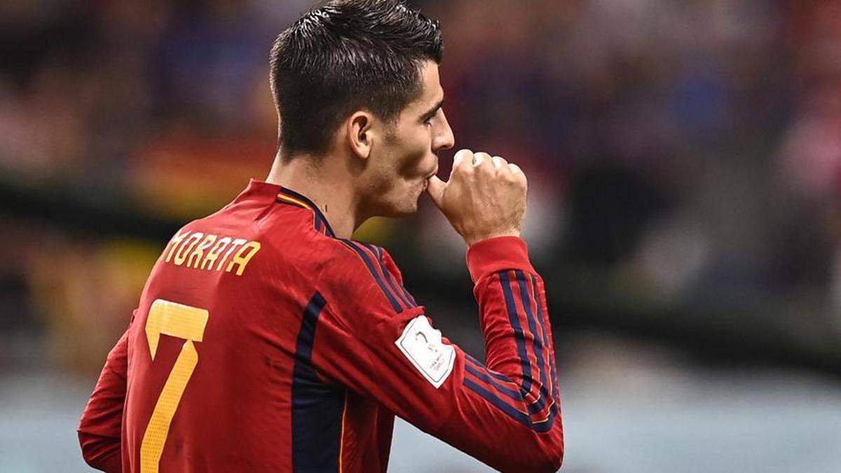 Álvaro Morata celebra un gol con la selección española.