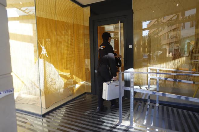 Policía Nacional y Sanidad registran la clínica dental Mireia de Alzira