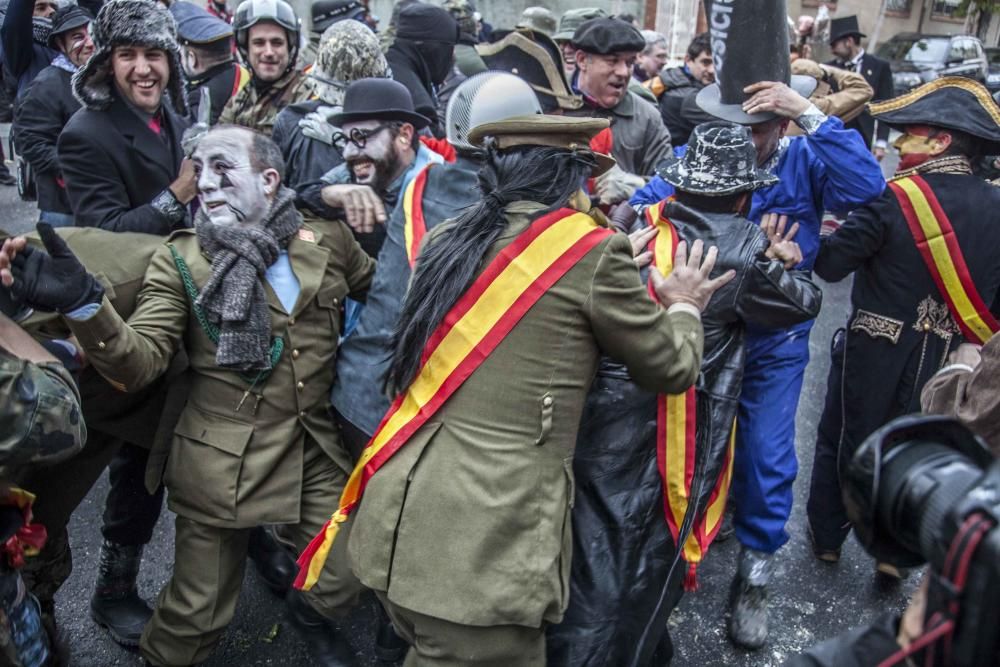 "Els Enfarinats" toman el poder en Ibi