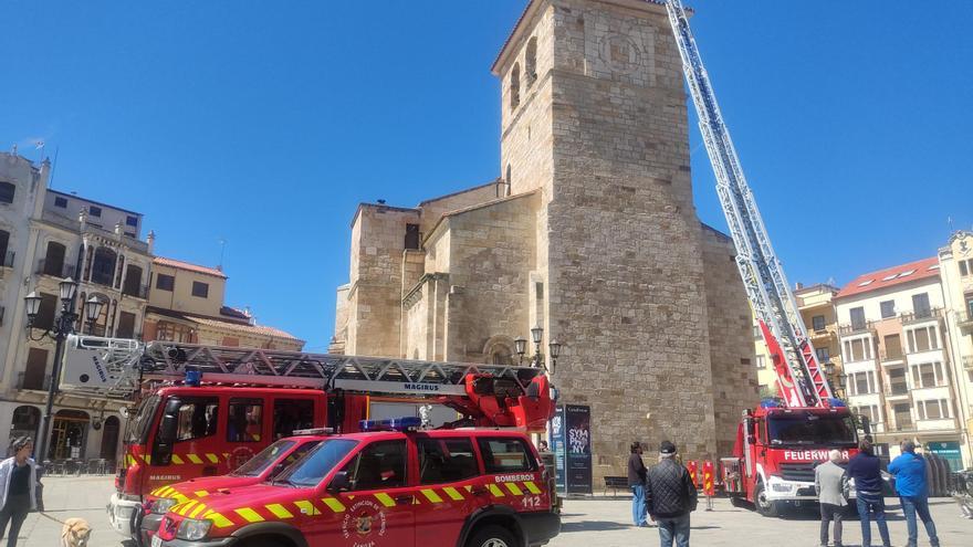 ¿Por qué los bomberos están en lo alto de la iglesia de San Juan, en la Plaza Mayor de Zamora?