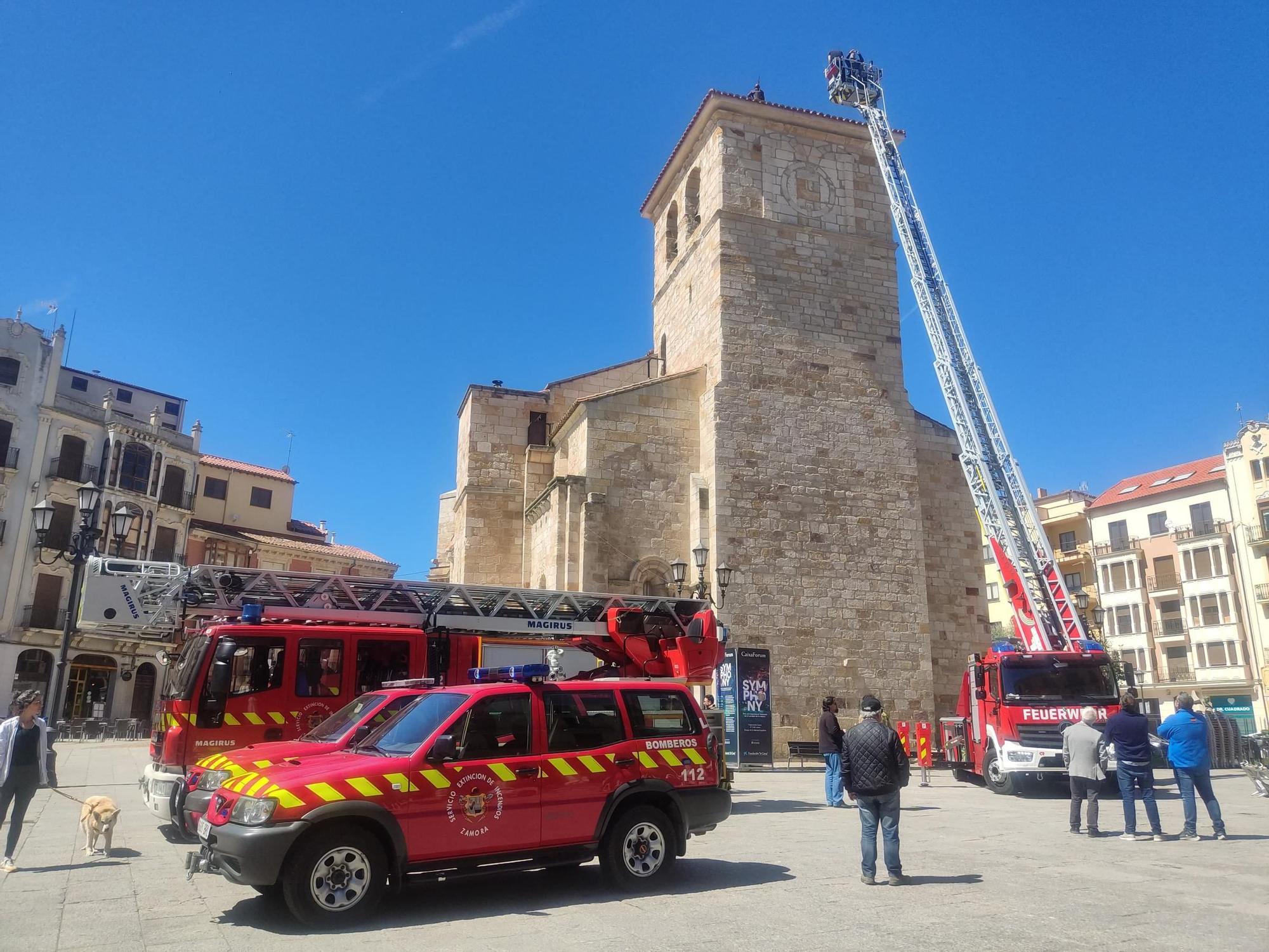 Bomberos de Zamora prueban una nueva escala