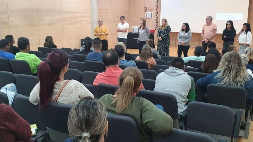 A social program of 900,000 euros gives work to 50 unemployed in Candelaria