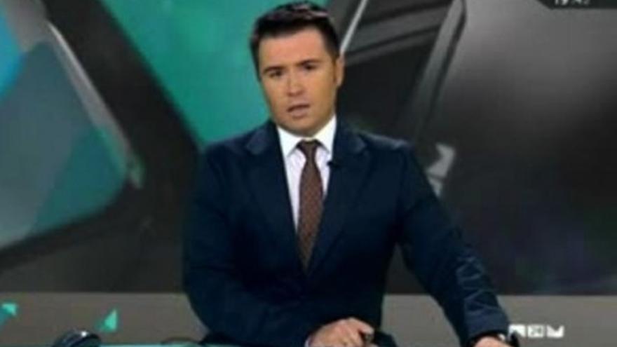 El presentador anuncia el cierre de RTVV en antena