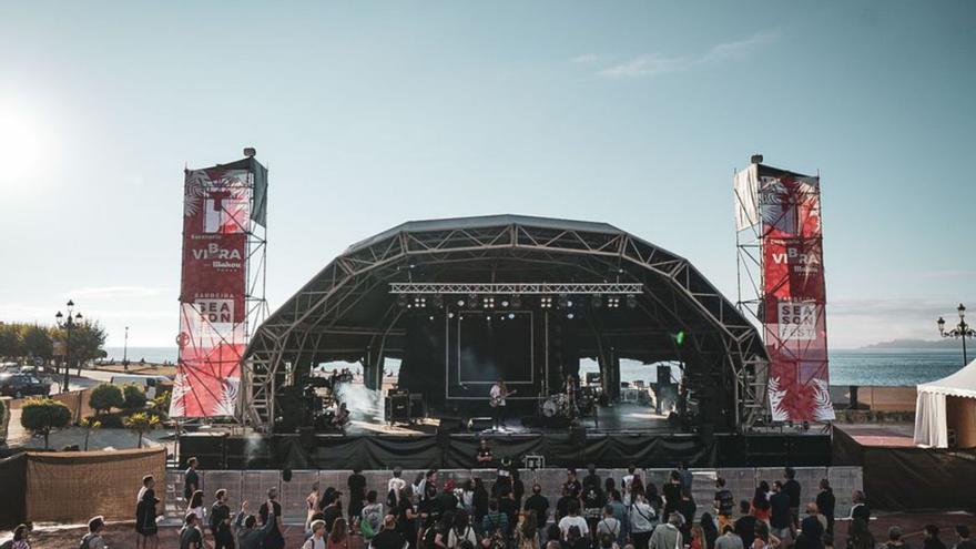 Ledicia Costas, Pedro Feijóo y Diego Giráldez se van de festival en Baiona