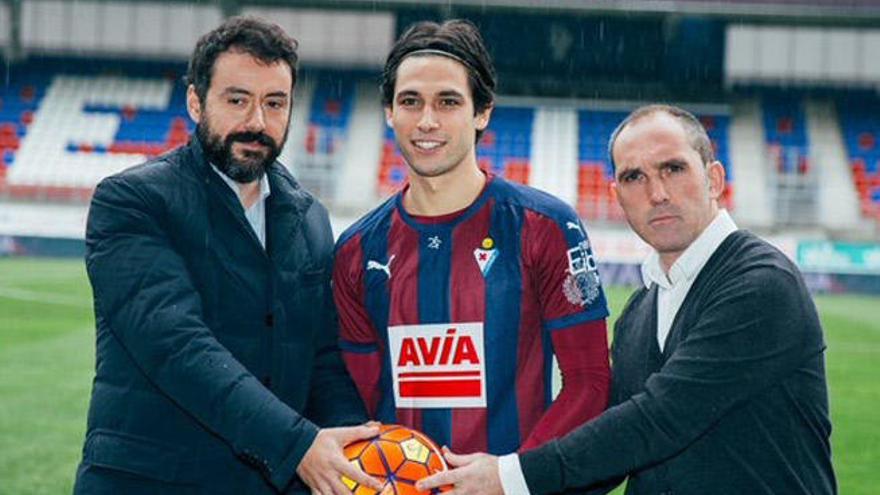 Jota, en su presentación con el Eibar // SD EIBAR