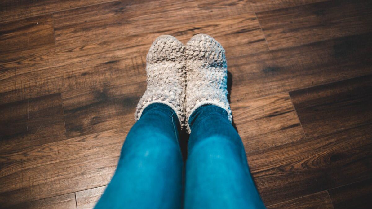 ¿Por qué es peligroso calentar los pies en calefactores o braseros?
