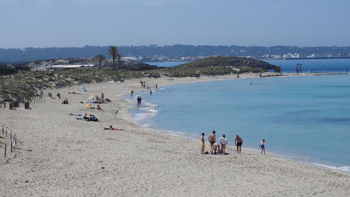 La playa de ses Illetes puede perder hasta un 41% de su superficie. | C. CONVALIA