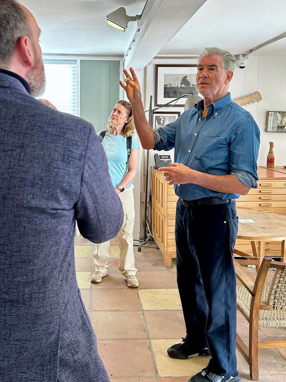 Pierce Brosnan y Helen Mirren visitan la Catedral de Mallorca y la Fundació Miró
