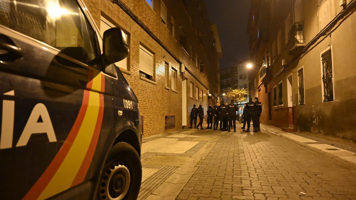 La Policía ha detenido a varios menores tras una reyerta con machetes, este viernes por la noche en el barrio de Las Delicias.