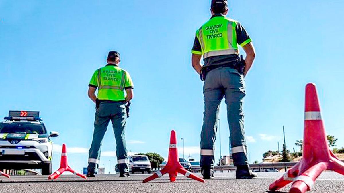 Agentes de la Guardia Civil de Tráfico.