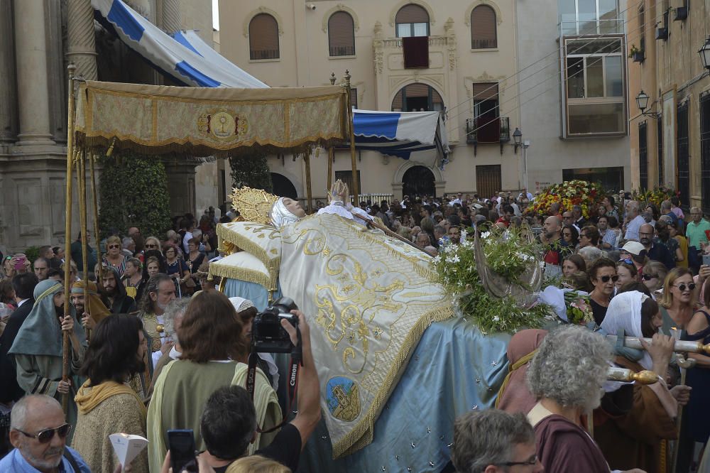 Procesión del entierro de la Virgen en Elche