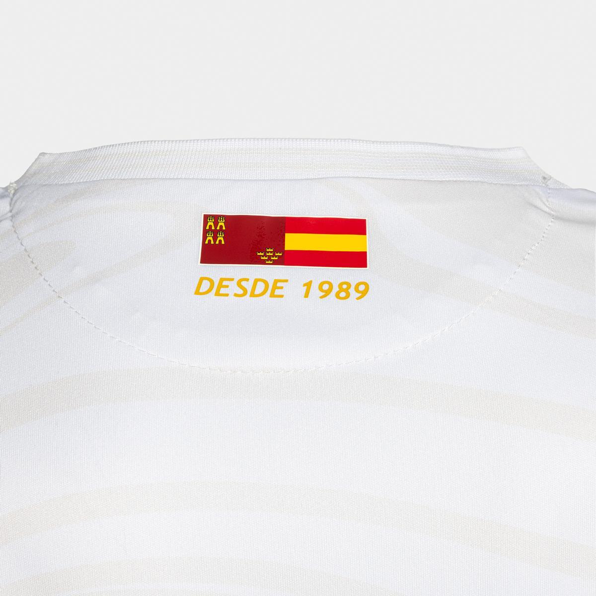 La bandera de la Región de Murcia y de España, en la parte trasera de la nueva camiseta de ElPozo Murcia para la temporada 2026-2027