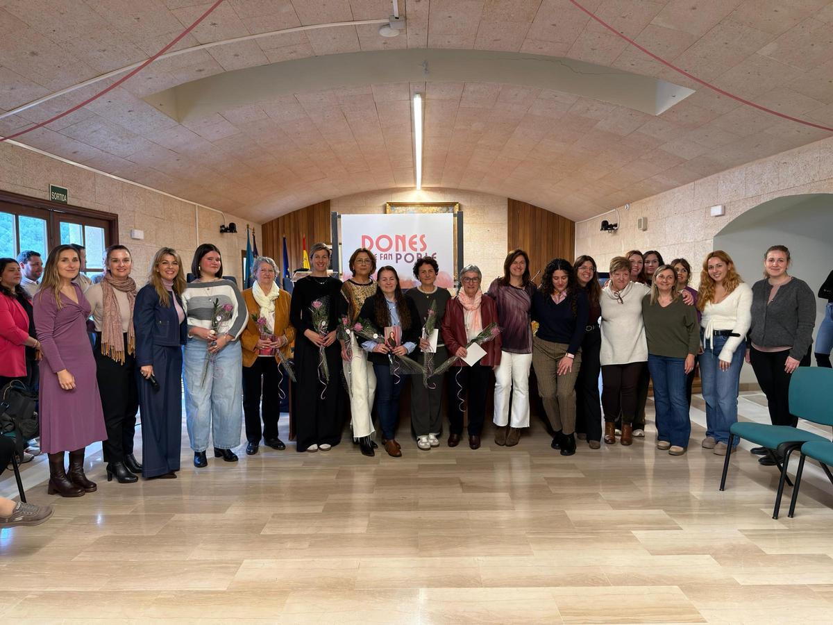 Acto de inauguración de la exposición 'Dones que fan poble'.