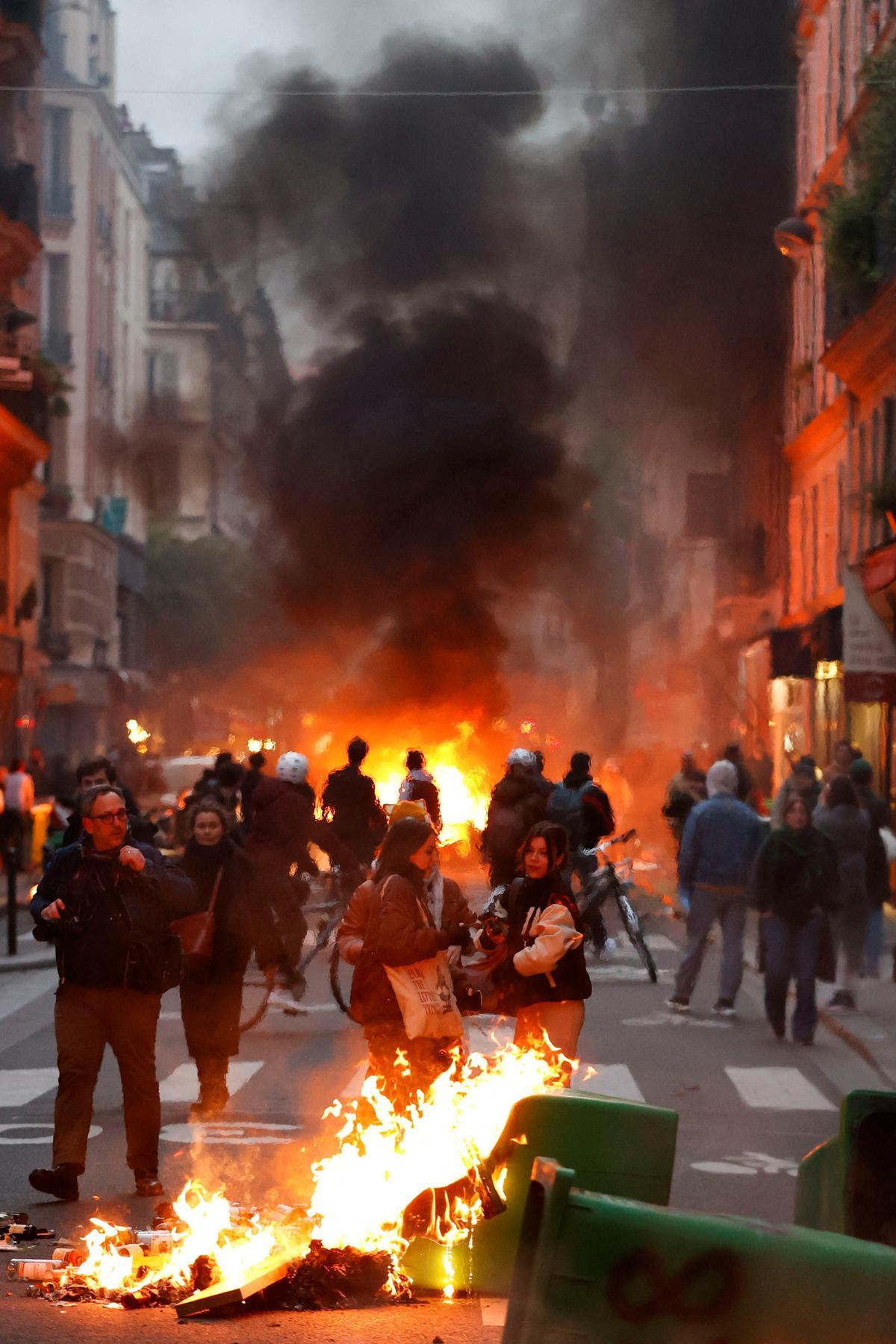 Nueva jornada de protestas en Francia contra la reforma de las pensiones. En un discurso televisado desde el Elíseo marca los grandes retos en lo que le queda de mandato y trata de pasar página.