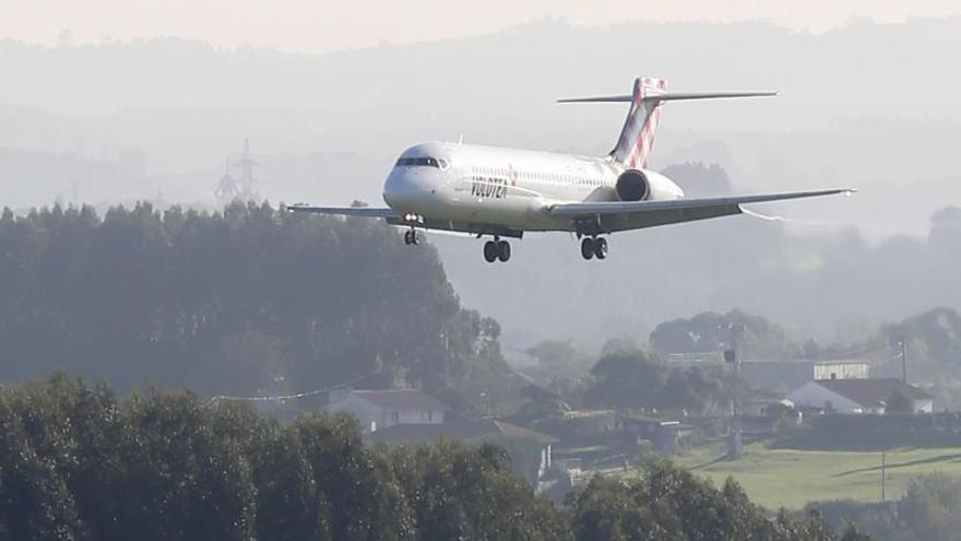 El primer vuelo de Iberia, hace 90 años, costaba la mitad que las tarifas de ayer entre Asturias y Madrid