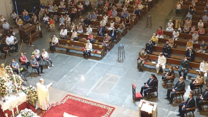 Bendición de los nuevos blusones de los portadores de la Virgen del Remedio