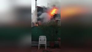 Un incendio afecta a un edificio de cinco plantas en Mataró.