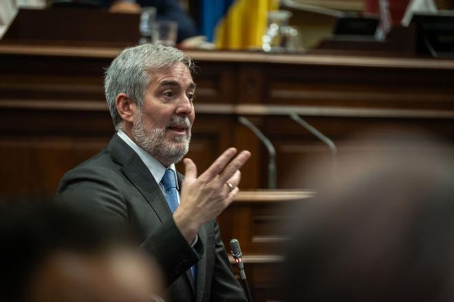Pleno del Parlamento de Canarias Preguntas de control al presidente Fernando Clavijo sobre la crisis sanitaria del MV Hondius