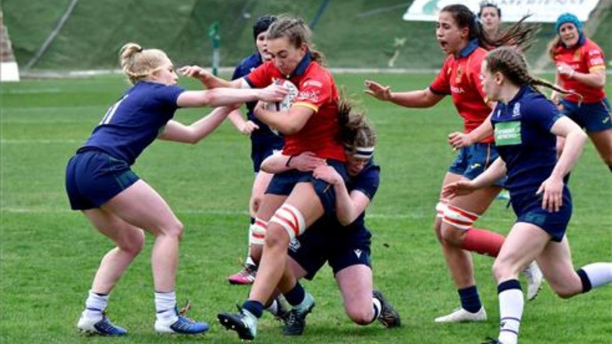 La jugadora de la selección española de rugby Anna Puig durante un partido ante Escocia