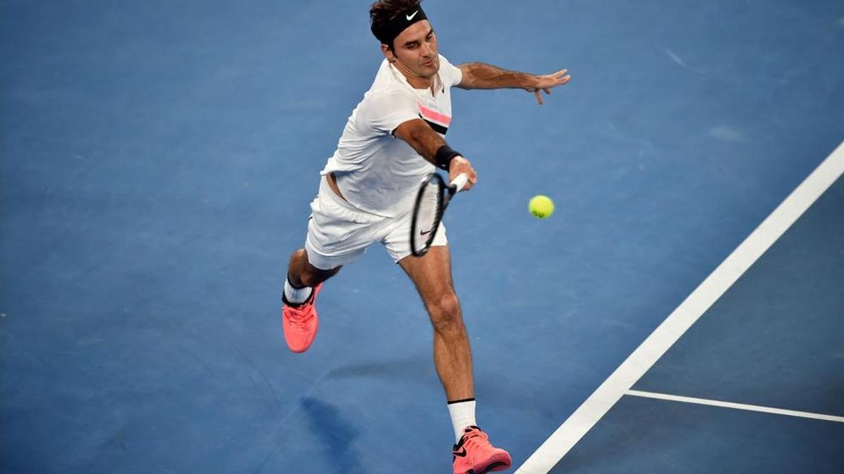 Roger Federer durante su duelo contra Struff