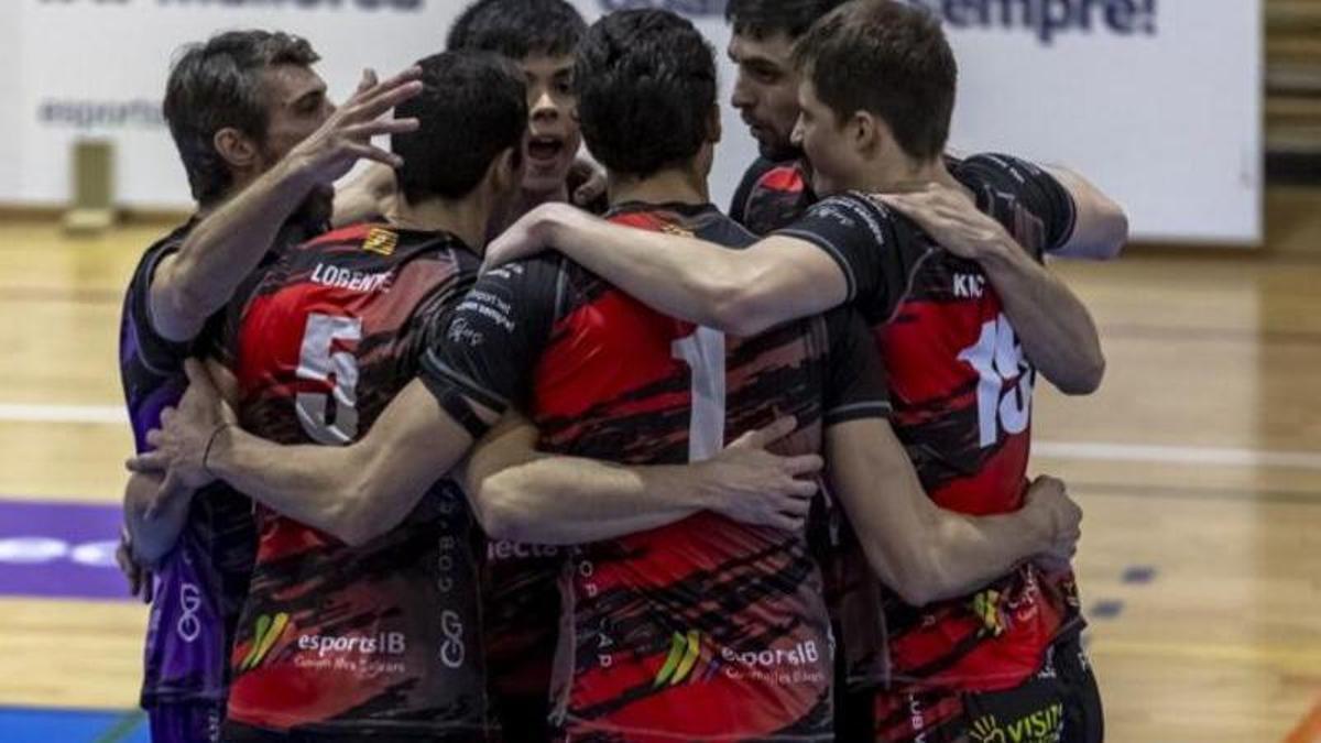 Los jugadores del ConectaBalear Manacor celebran un punto en un partido