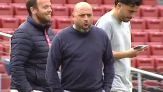 La imagen que indignará a los culés: ¡Manolo González simuló cuatro arcadas al pisar el Camp Nou!