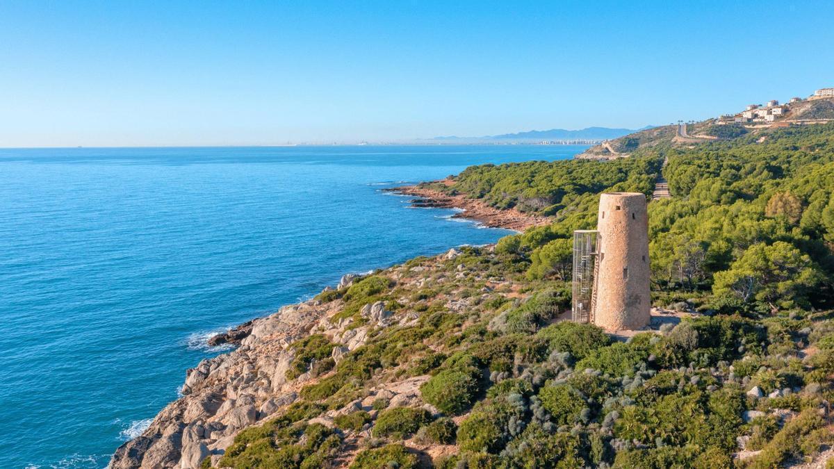 La vía verde que se extiende frente al Mediterráneo.