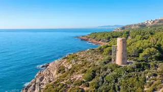 La Vía Verde que se asoma a los acantilados más salvajes del Mediterráneo