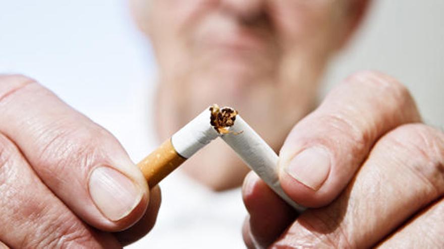 Alguns aliments et poden ajudar a dir adéu al tabac.