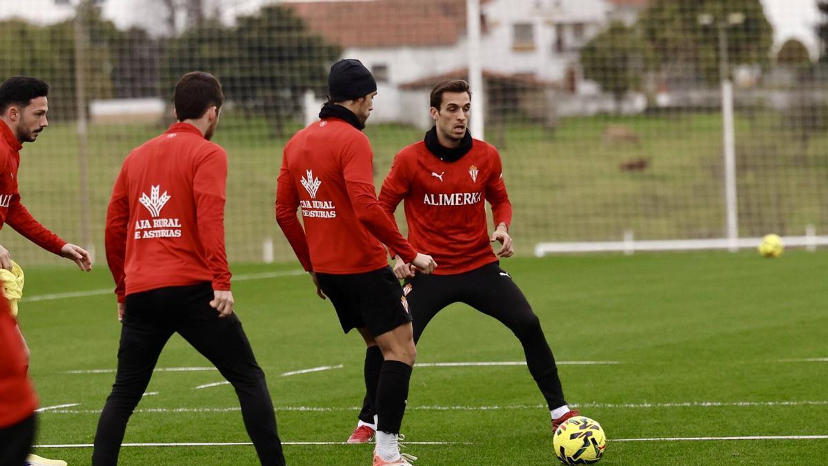 Oliván, con la pelota.