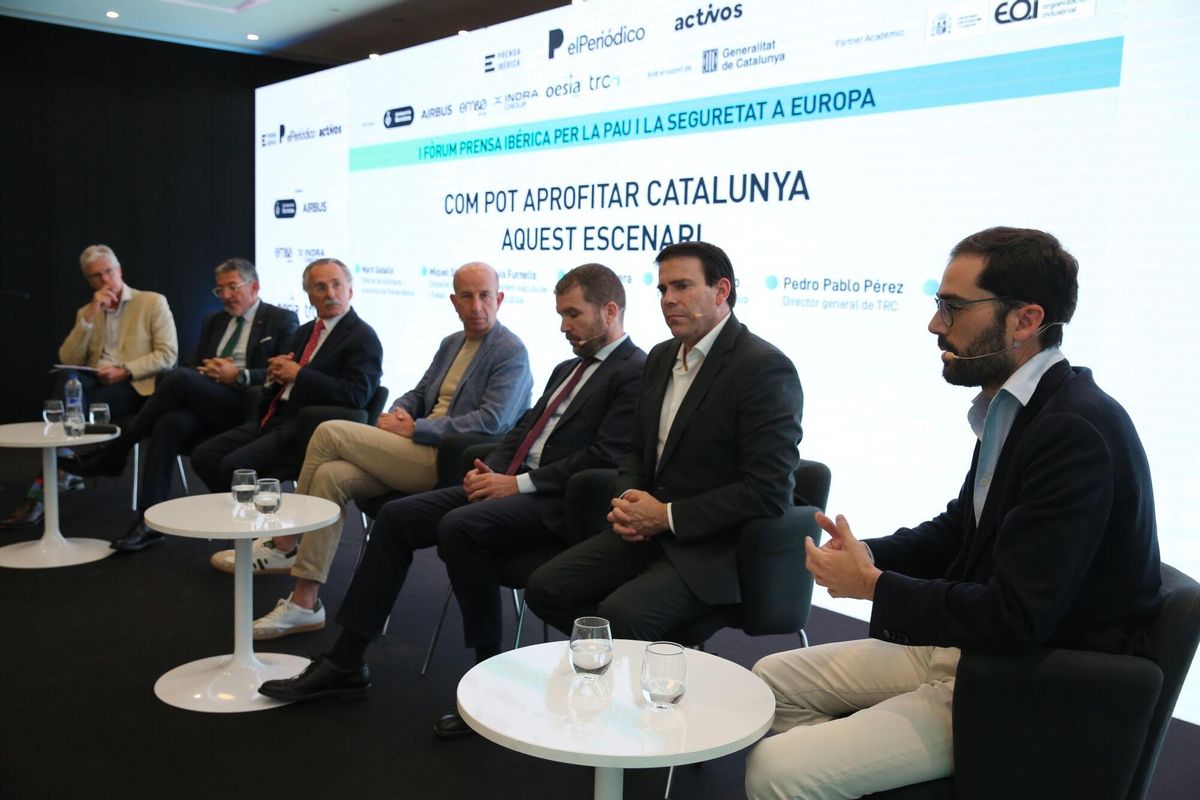 Barcelona  19/06/2025  Economía Activos I Foro sobre la Paz y la Defensa en Europa Jornada o (I Fòrum Prensa Ibérica per la pau i la seguretat a Europa), la 2ª mesa donde intervienen  por la izq. Martí Saballs, Miquel Sàmper, Luis Furnells, Jaume Sanpera, Javier Escribano, Pedro Pablo Pérez y Miguel Camino en el Hotel Barceló Sants. FOTO DE RICARD CUGAT