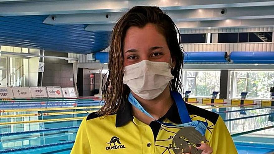 María de Valdés, con la medalla de plata. |  // LA OPINIÓN