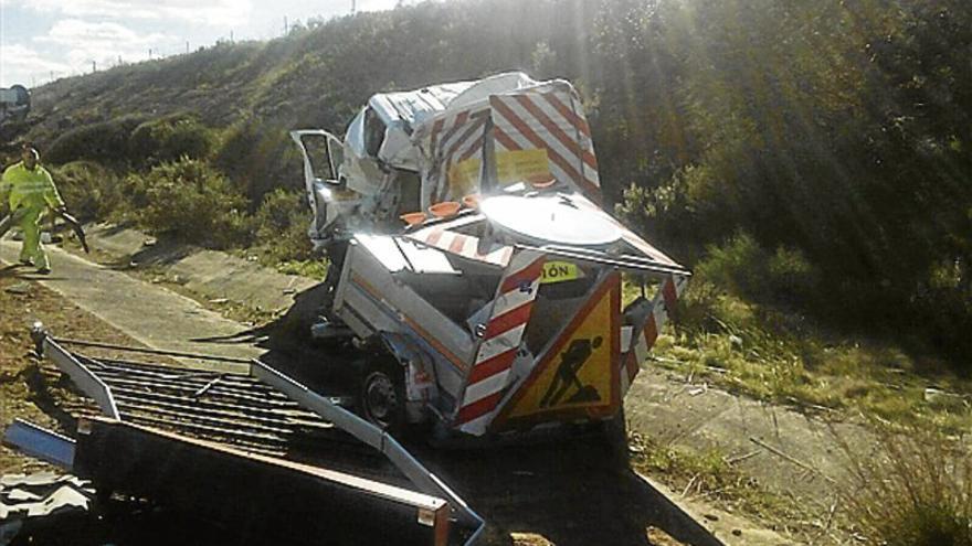 Fallece un camionero de 41 años en Torremejía al chocar contra un furgón