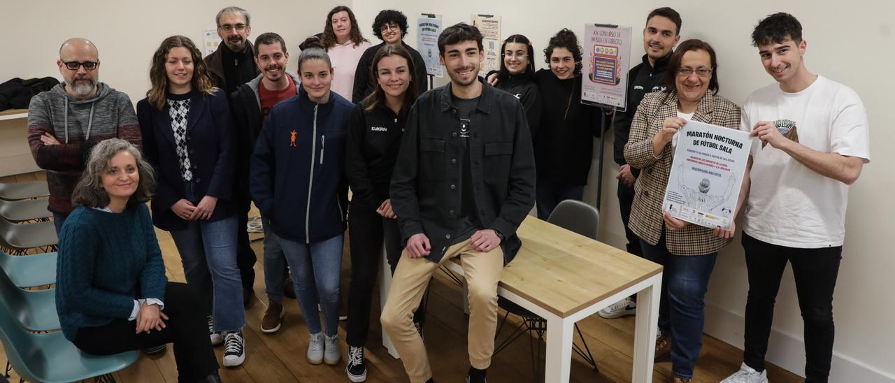 Integrantes de Abierto Hasta el Amanecer, durante la rueda de prensa.