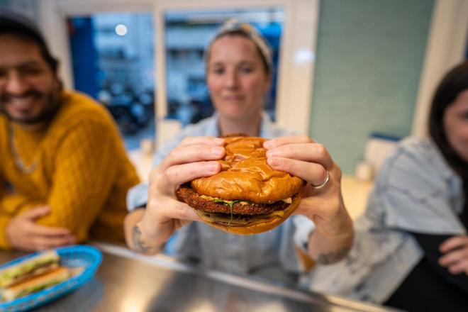Diez claves sobre el consumo de alimentos de los españoles en 2025: bocadillos, platos preparados y freidoras de aire