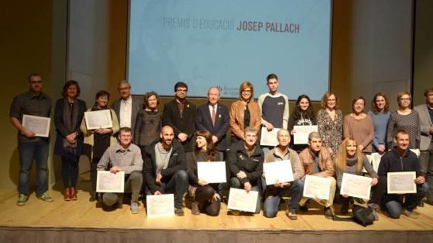 Els guardonats en els Premis d&#039;Educació Josep Pallach, a l&#039;auditori del Convent dels Caputxins.