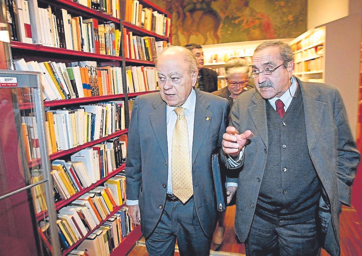 Eliseu Climent al costat de Jordi Pujol en reubicar la llibreria a l’Octubre Centre de Cultura Contemporània.