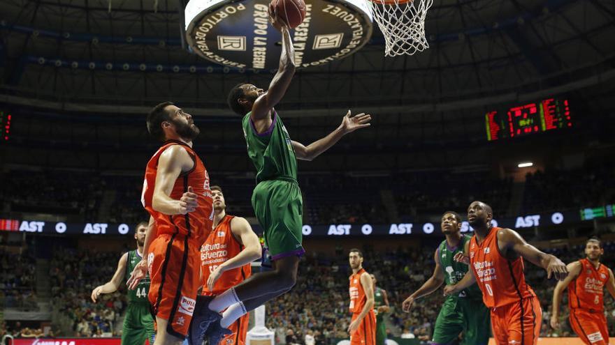 El Unicaja cede ante un Valencia Basket muy serio