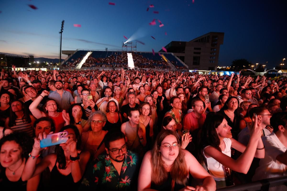 Amaral celebra la Dolce Vita junto a un público cordobés eufórico