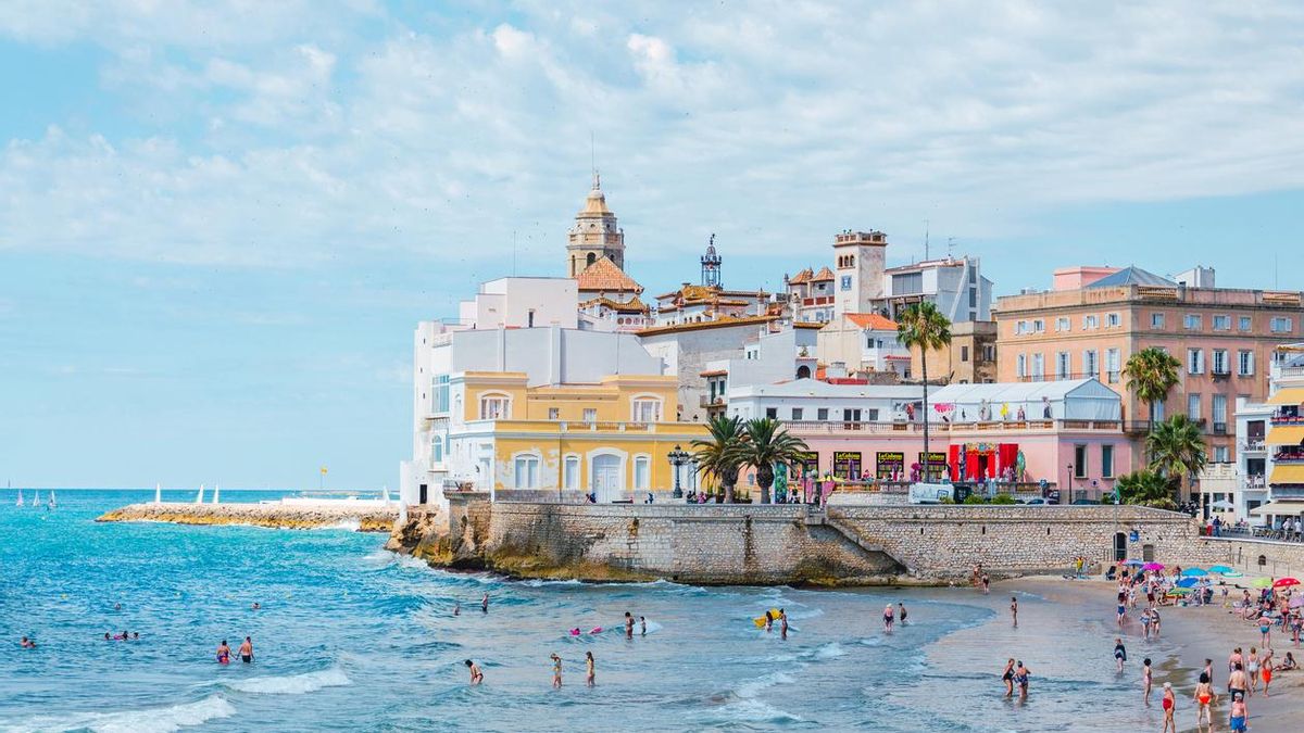 Esta es la mejor playa de Cataluña, según los editores de VIAJAR: &quot;Dicen que es la playa más feliz del mundo y al verla por primera vez sabemos por qué&quot;