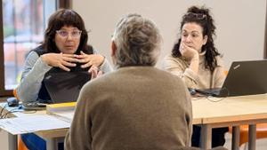 La síndica reclama menys burocràcia i més atenció