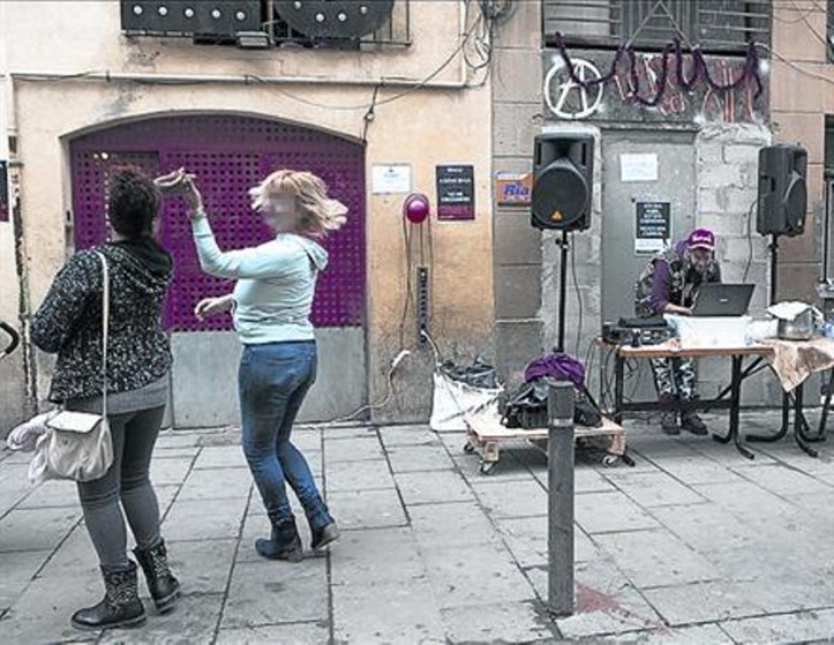 Ball 8Dues prostitutes d’en Robador, en una jornada reivindicativa. Ball 8Dues prostitutes d’en Robador, en una jornada reivindicativa.